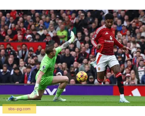 18岁梅努英超首秀对阵埃弗顿一战成名曼联新中场横空出世引爆全场